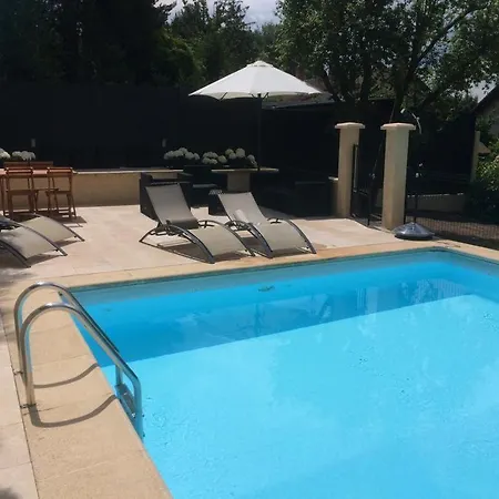 Comme Chez Vous *